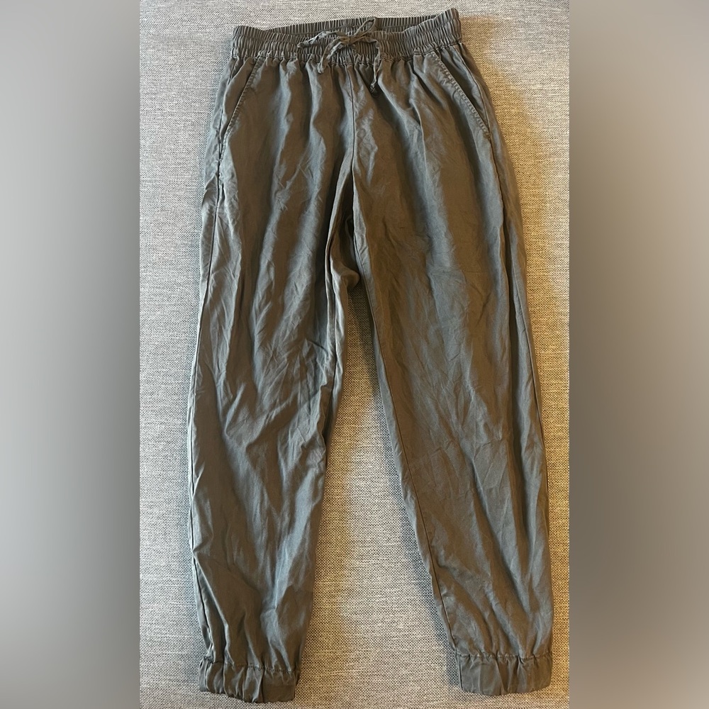 Magaschoni Joggers olive Size XS fits like a S 100% Tencel Lyocell High Waist